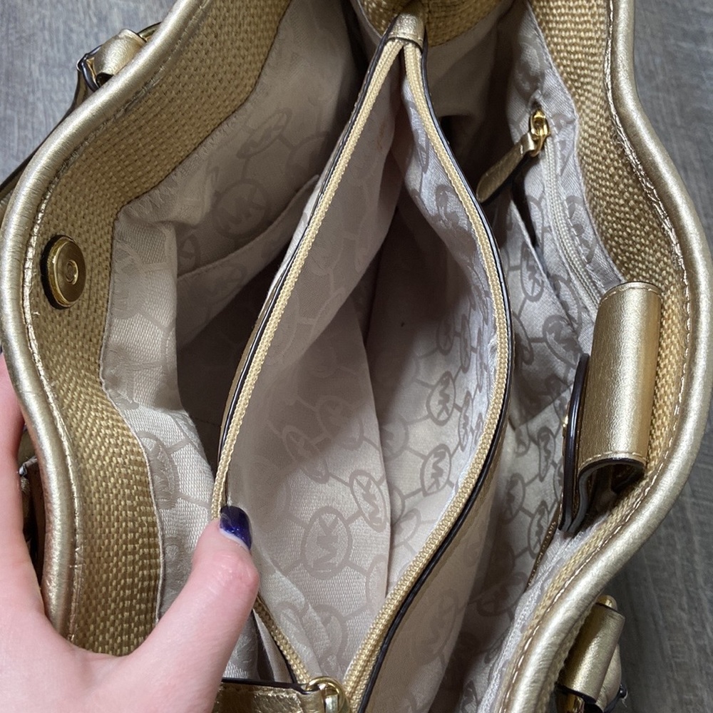 Michael Kors Hamilton Purse - Picture 13 of 16